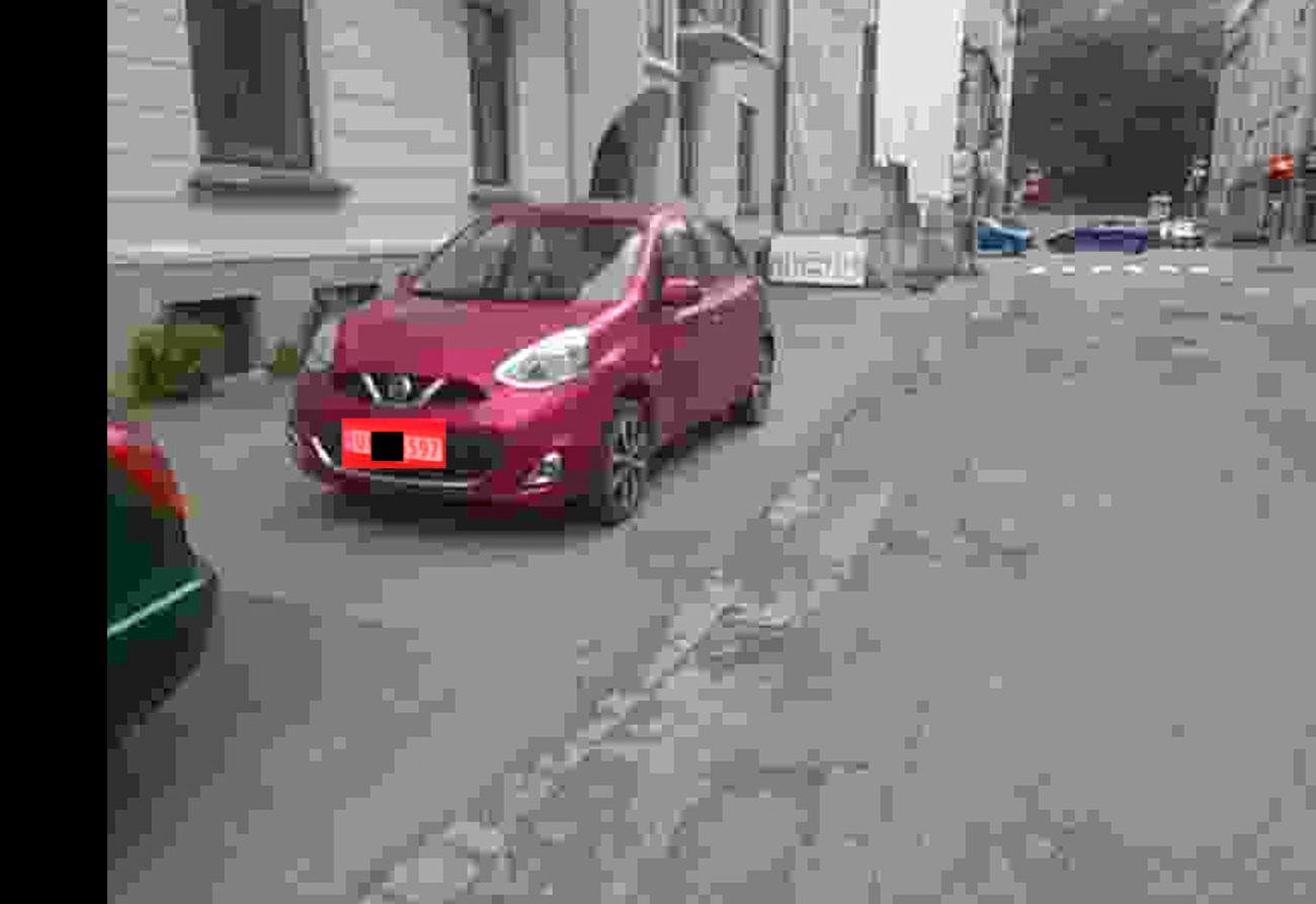 Server-side visualization: a red car with its plate redacted, classified as non-electric.